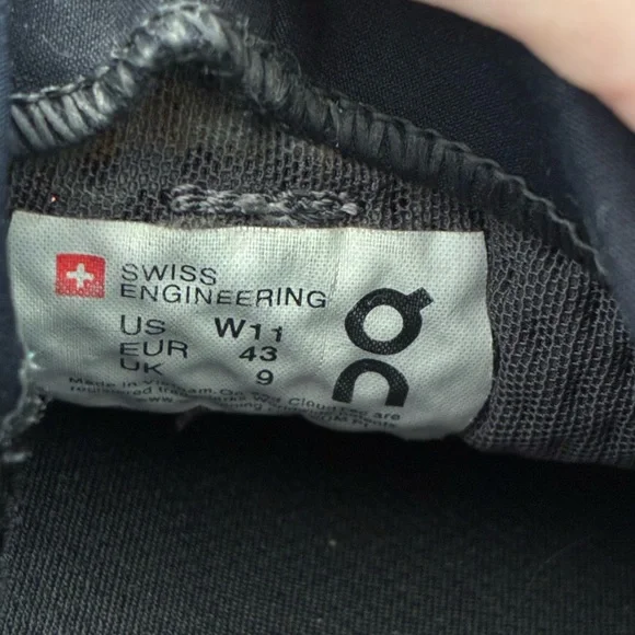 On Cloud Helion Shoes Sneakers Women’s 11 Black White Running - Picture 8 of 8